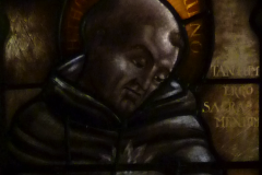 Thomas van Aquino in het raam van Van Balendong bij de Sacramentskapel van de nieuwe Bavo.